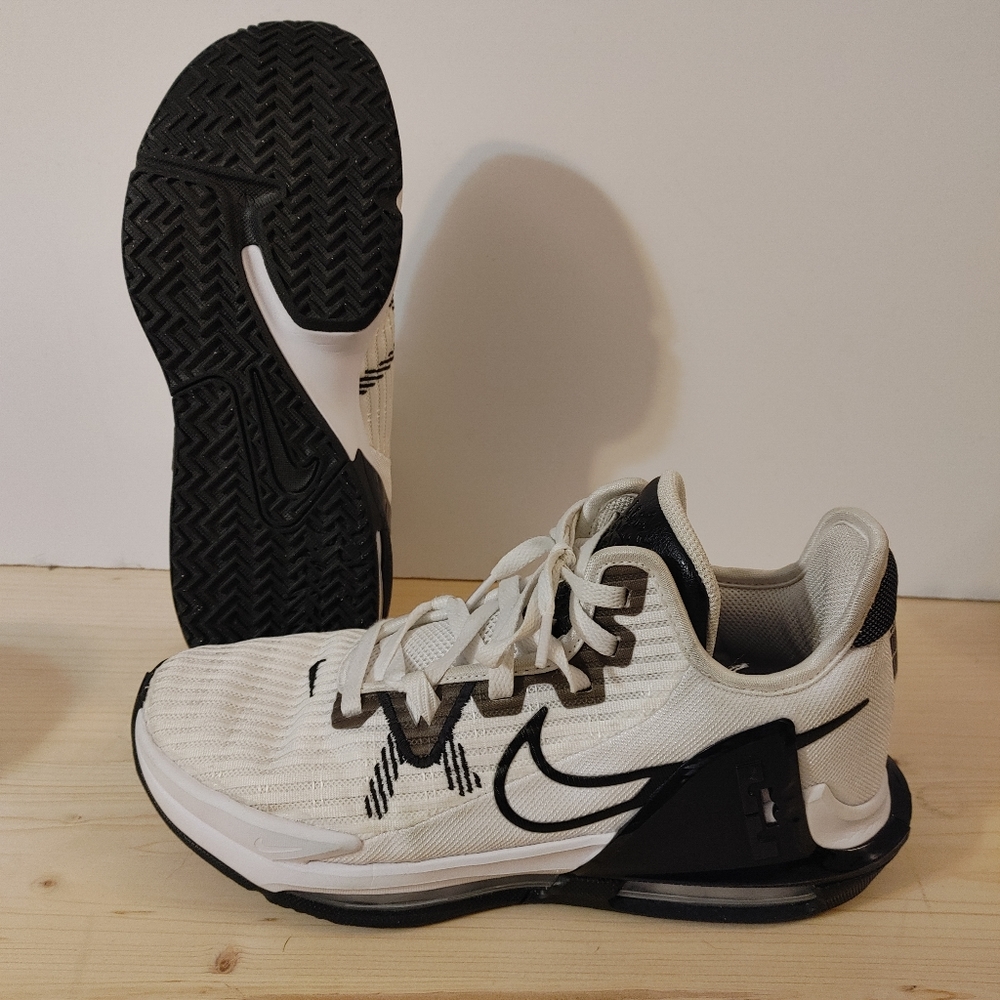Nike Lebron Witness 6 Size 8.5 Mens White/White/Black Max Air